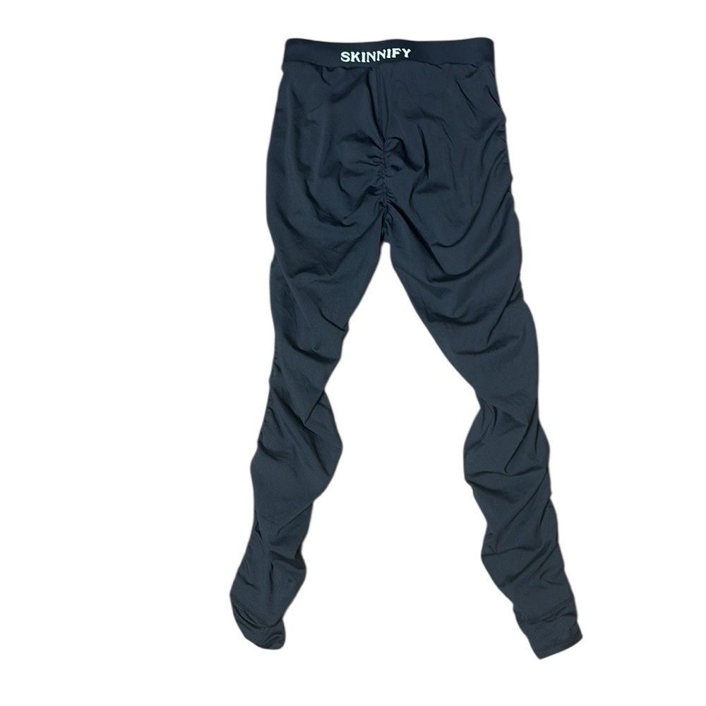 High-Waist Black Workout Leggings with Built-In Resistance Bands - Picture 5 of 5